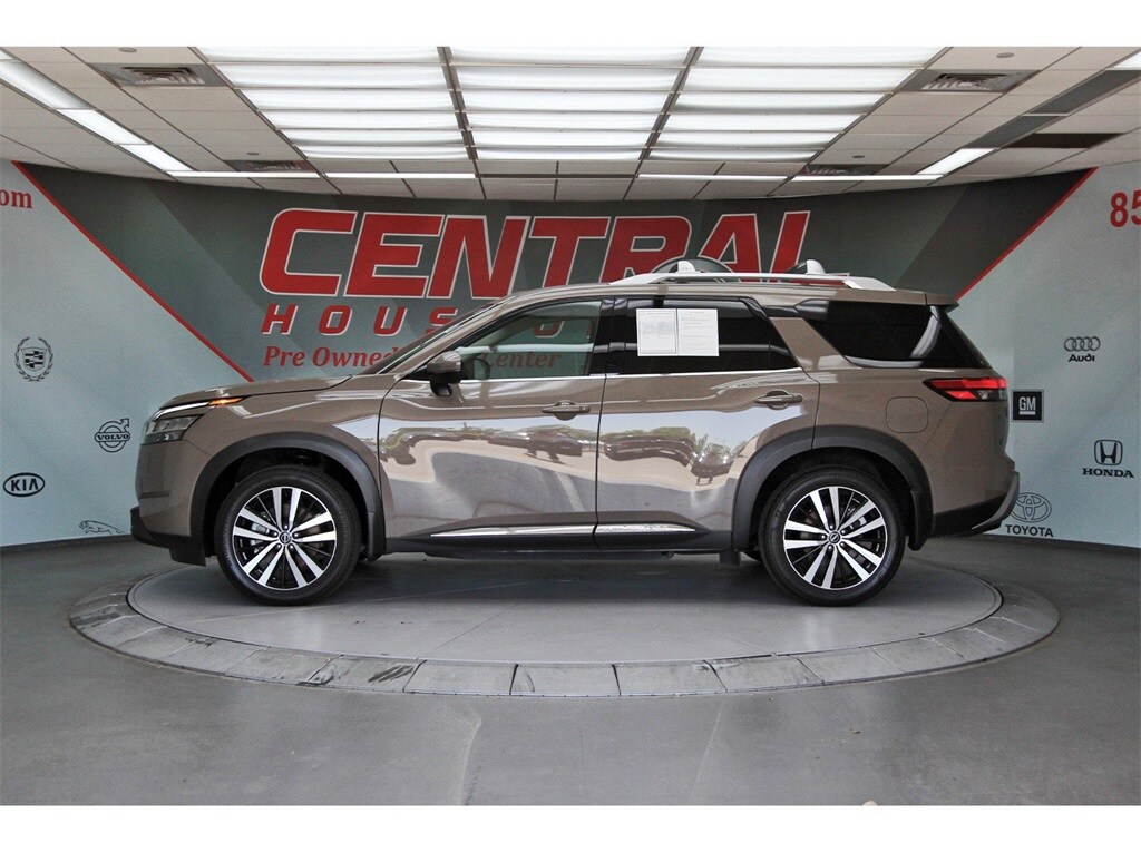 2024 Nissan Pathfinder Platinum photo 3