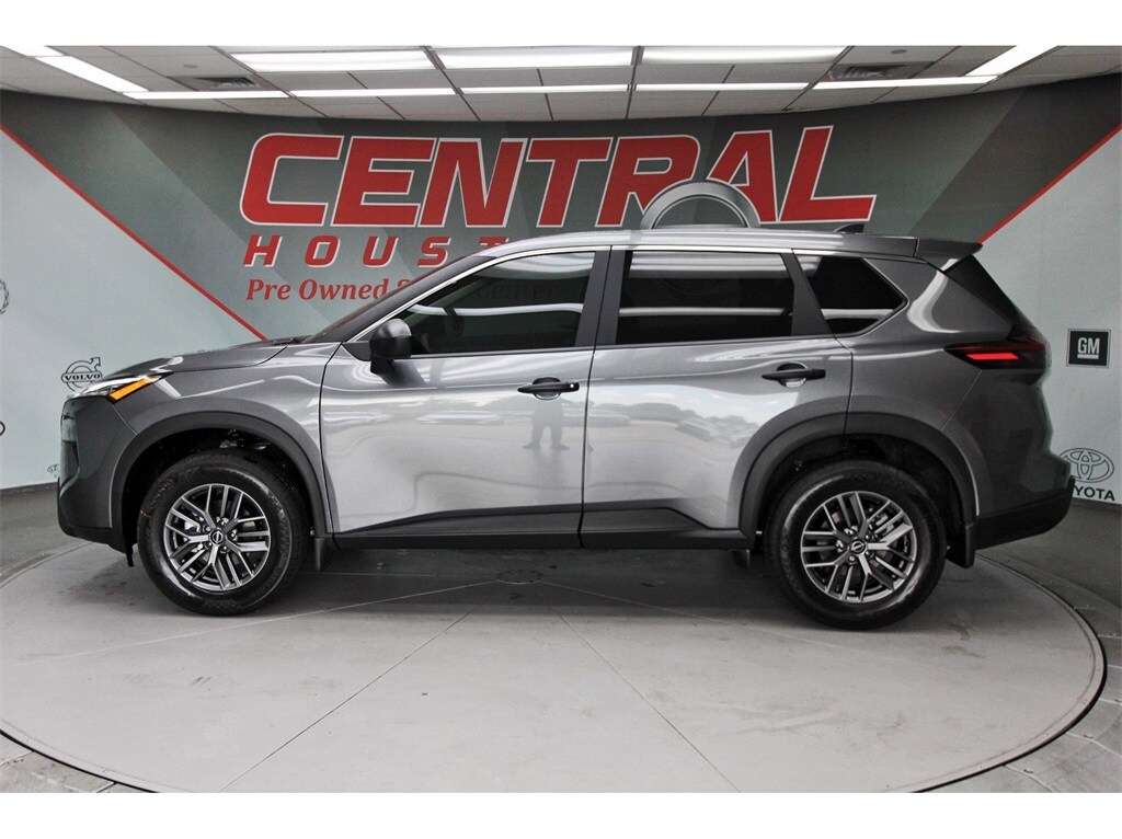 2026 Nissan Rogue S photo 3