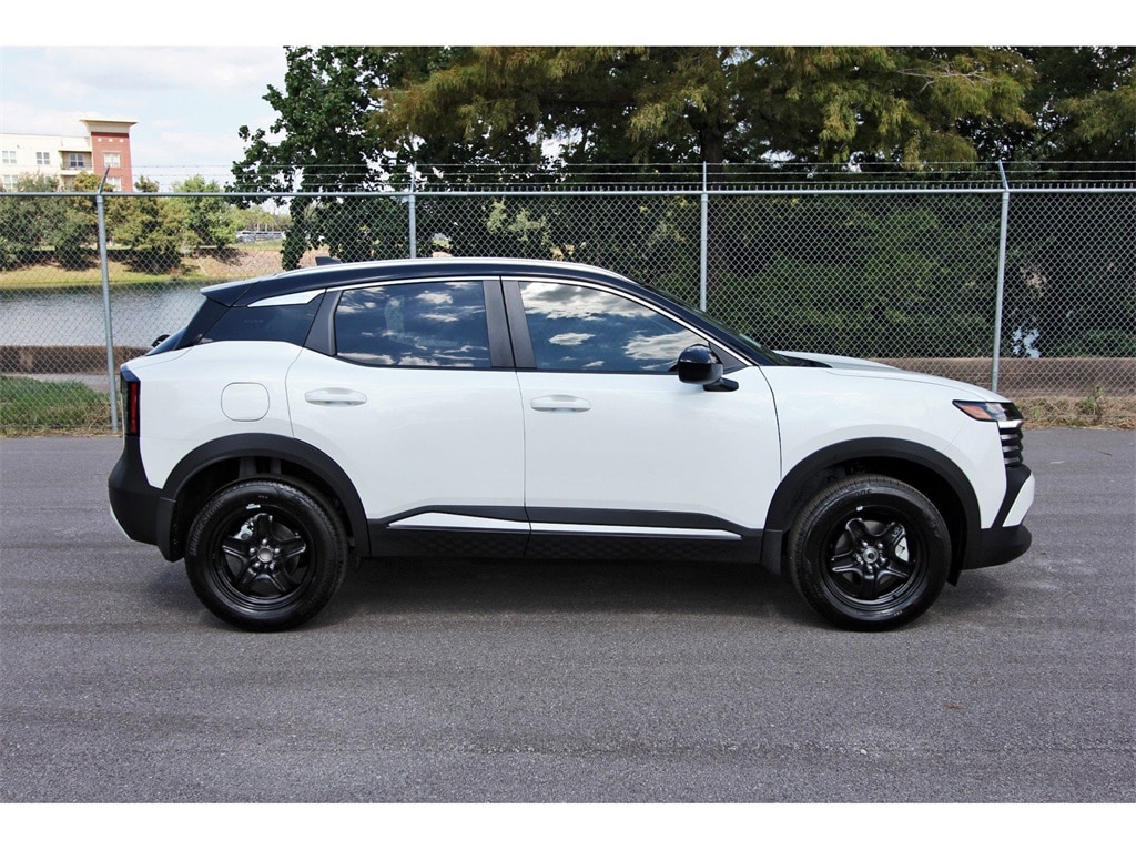 2026 Nissan Kicks SV photo 2