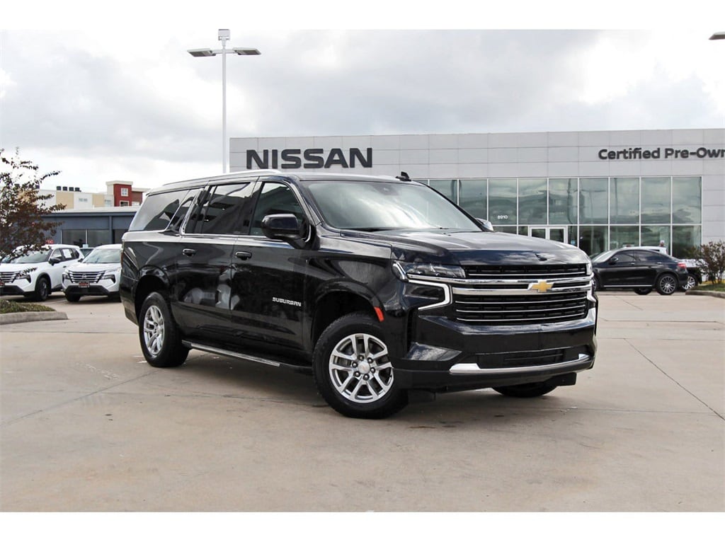 2023 Chevrolet Suburban LT's photo