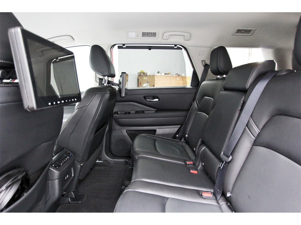 2023 Nissan Pathfinder SL photo 11
