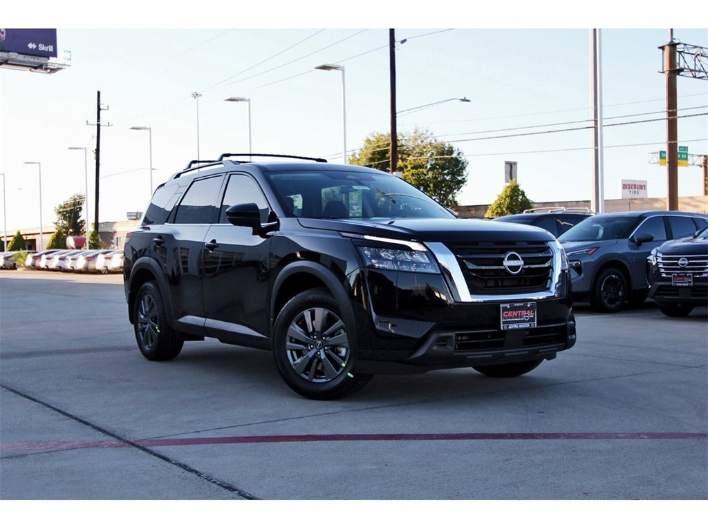 2025 Nissan Pathfinder SV photo 2