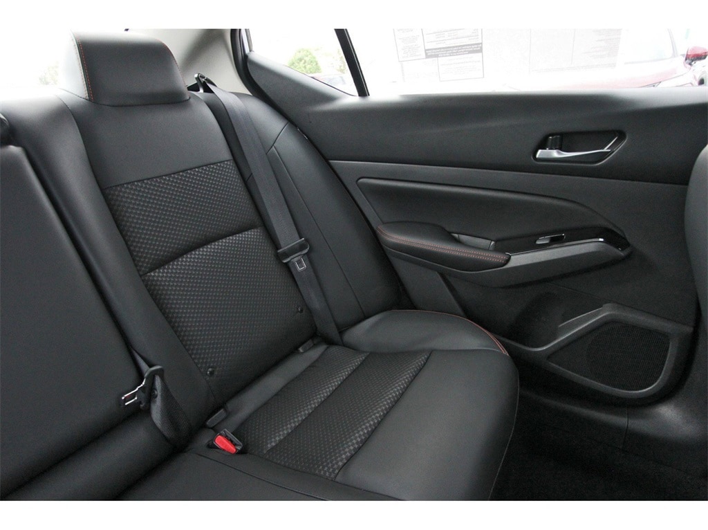 2025 Nissan Altima SR photo 11
