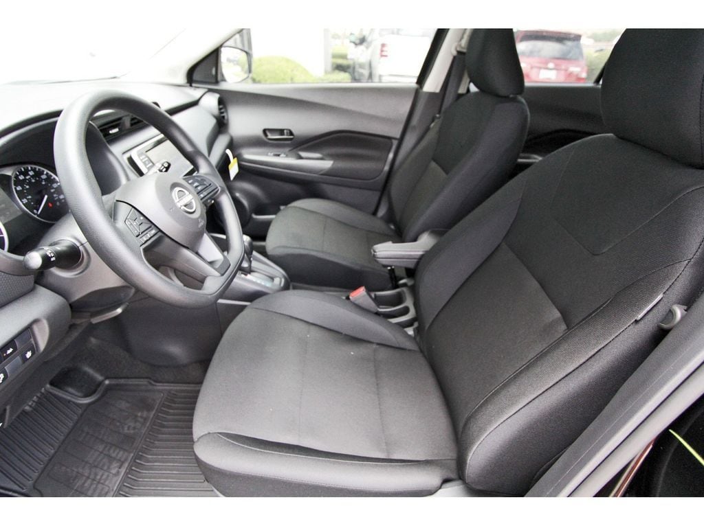 2025 Nissan KICKS PLAY Base - Photo 6