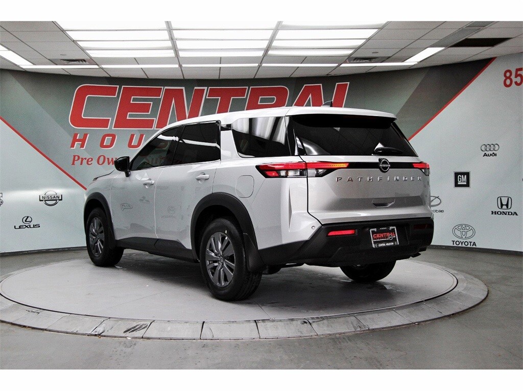 2025 Nissan Pathfinder S photo 2