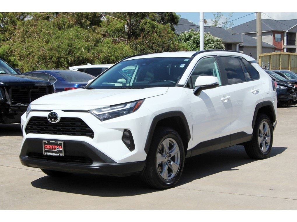 Used 2022 Toyota RAV4 XLE with VIN 2T3P1RFV5NW254230 for sale in Houston, TX