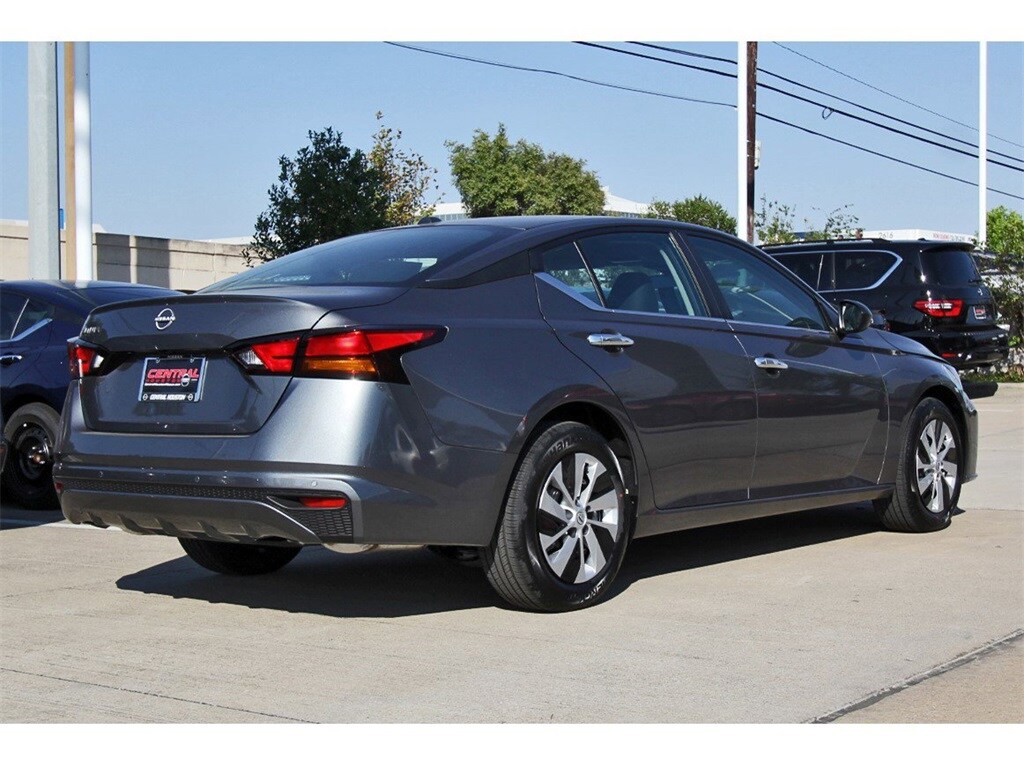 2025 Nissan Altima S photo 4