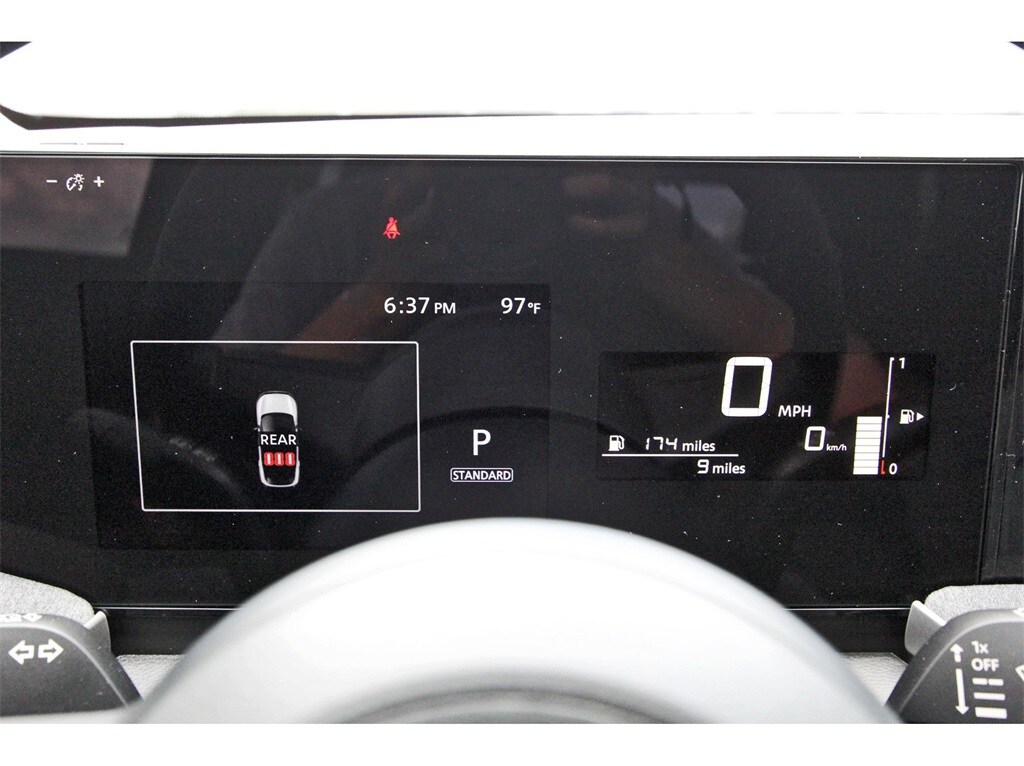 2025 Nissan Kicks SV photo 12
