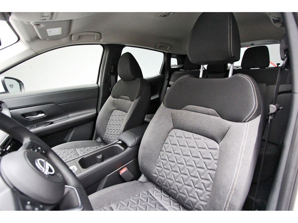 2025 Nissan Kicks SV photo 19