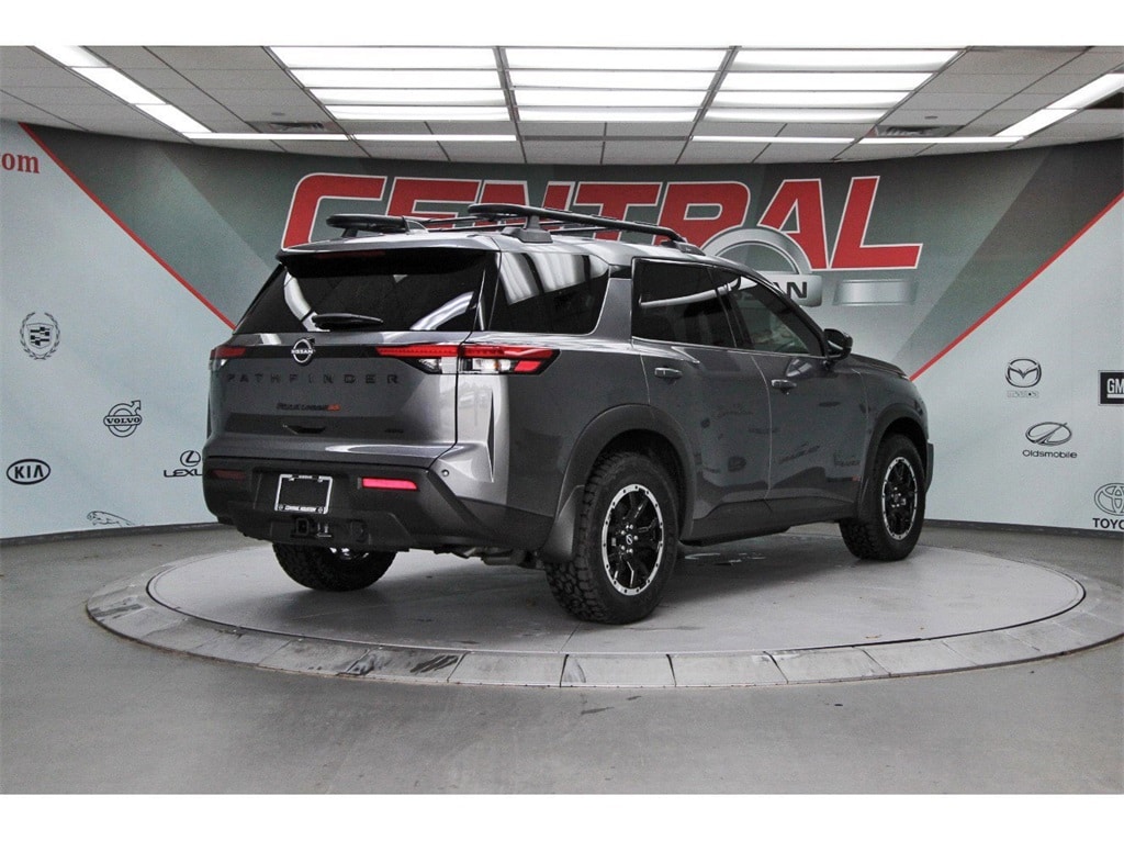 2025 Nissan Pathfinder Rock Creek photo 2