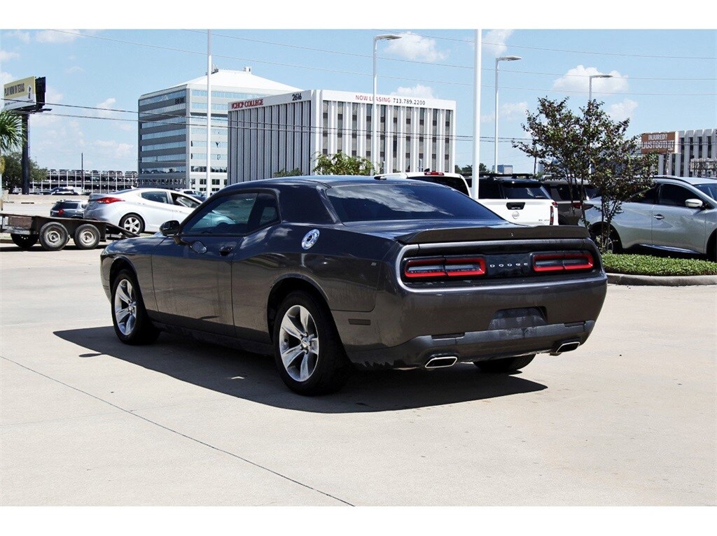 2021 Dodge Challenger SXT photo 3