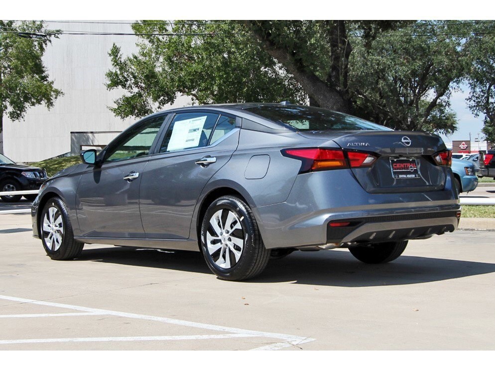 2025 Nissan Altima S photo 3