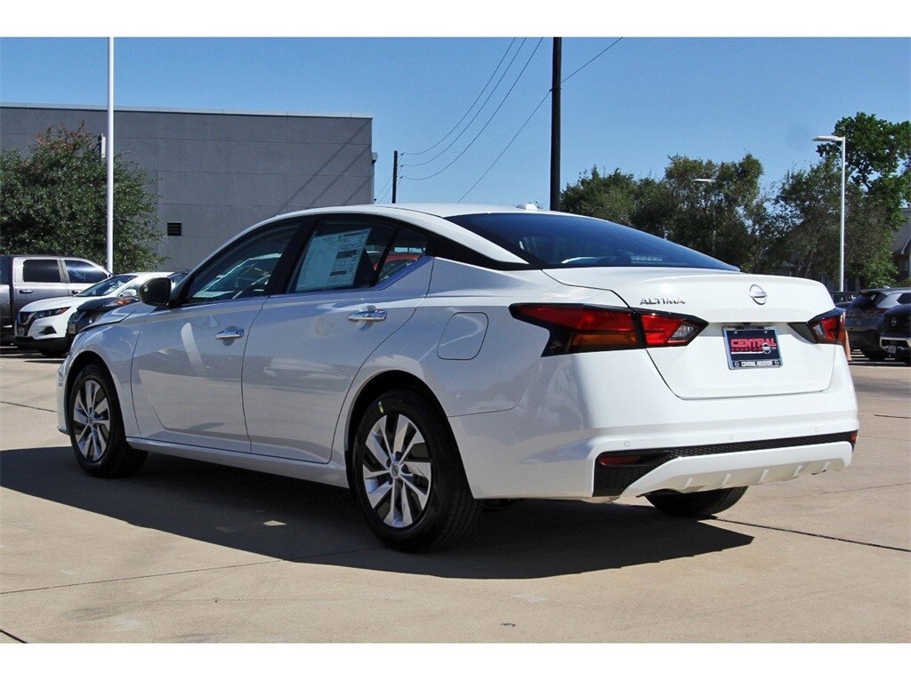 2025 Nissan Altima S photo 3