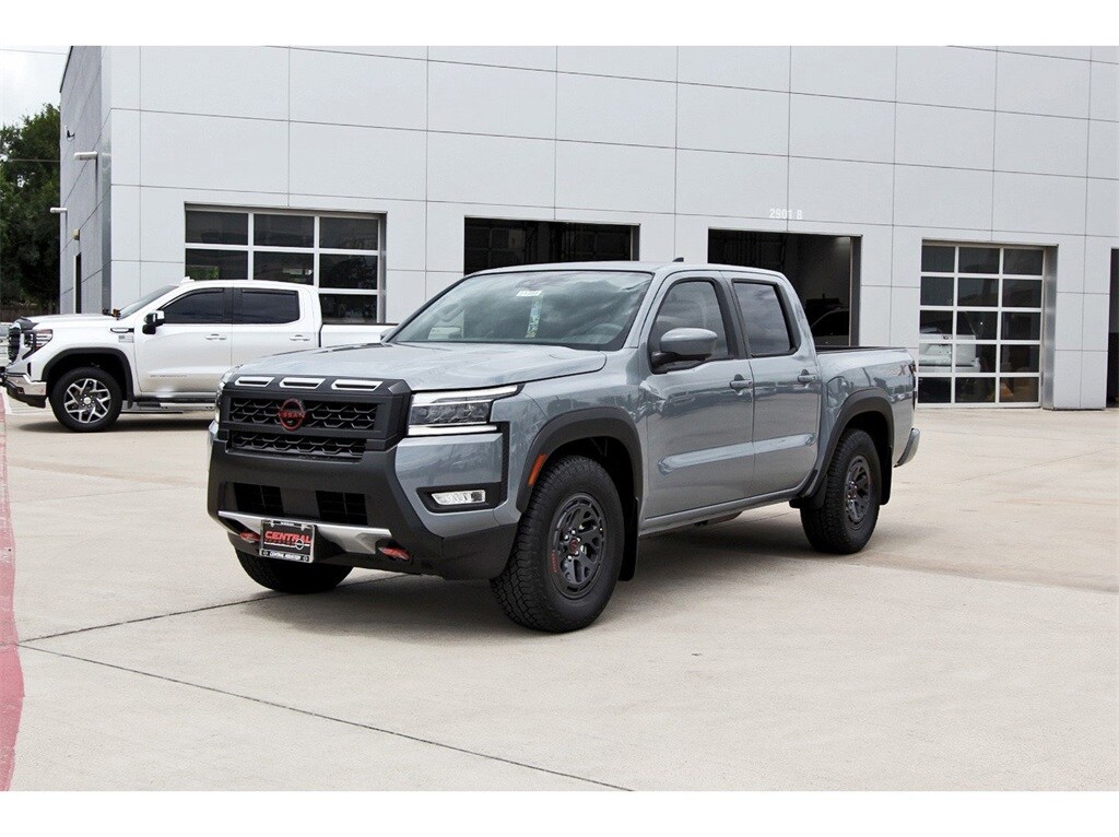 2025 Nissan Frontier PRO-X photo 2
