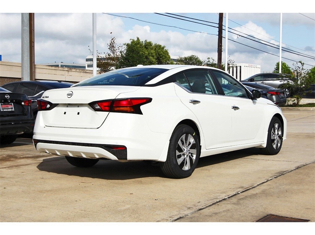 2025 Nissan Altima S photo 4