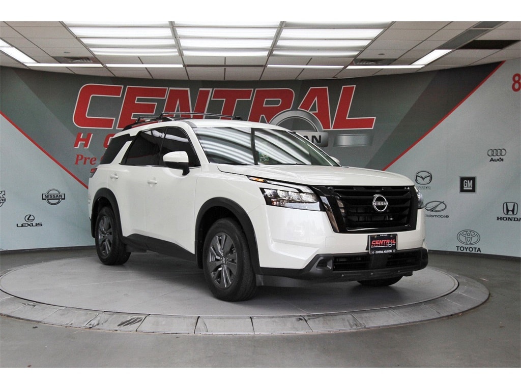 2024 Nissan Pathfinder SV photo 2