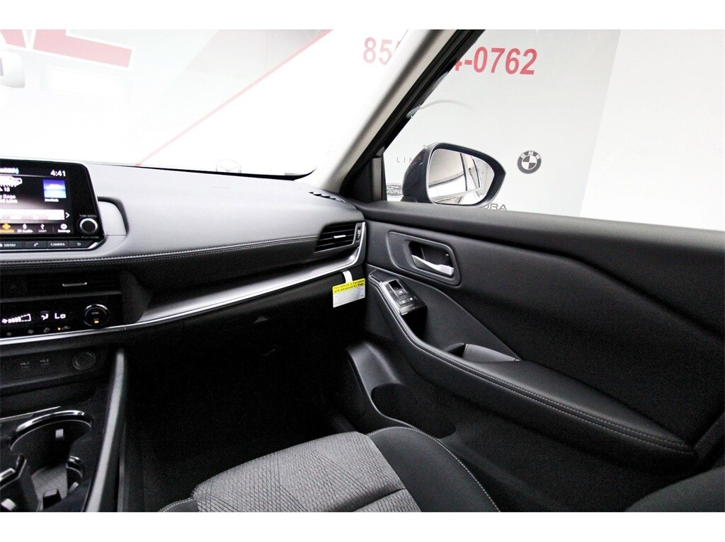 2026 Nissan Rogue SV photo 6