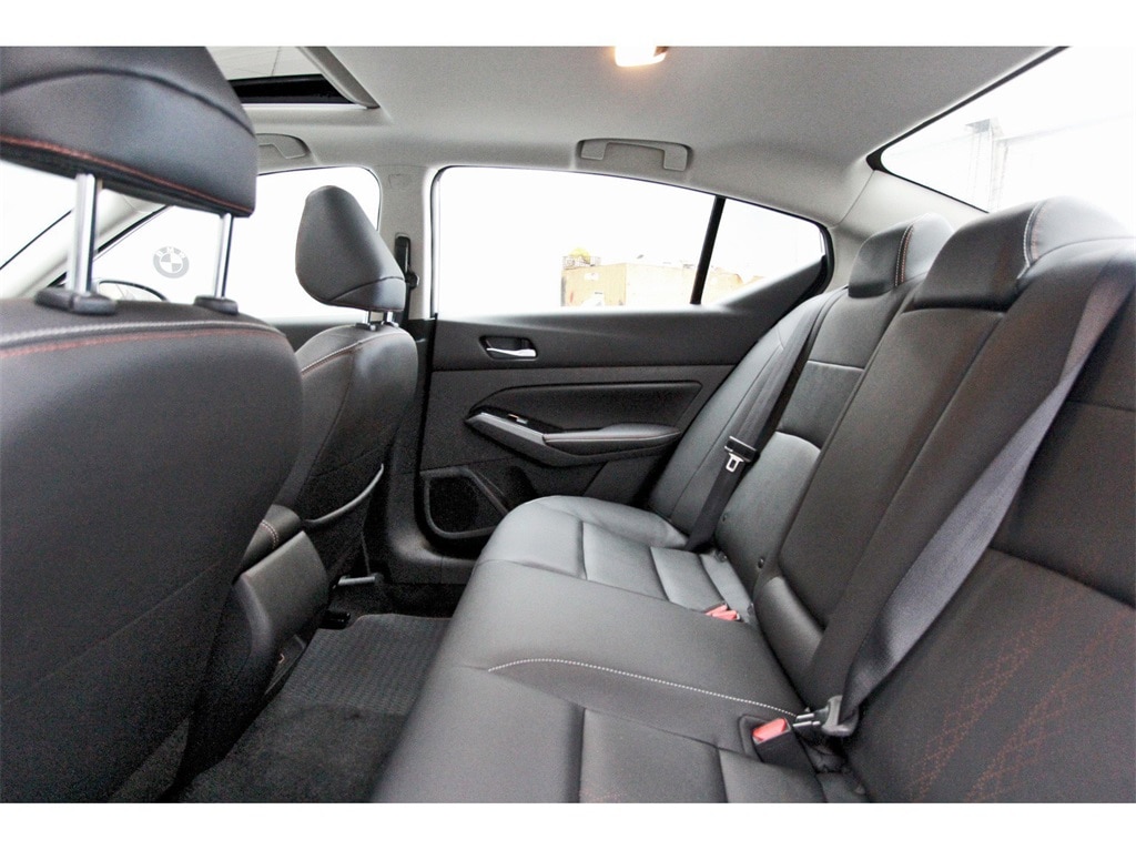 2025 Nissan Altima SR photo 11