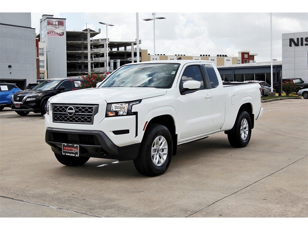 2024 Nissan Frontier SV photo 2