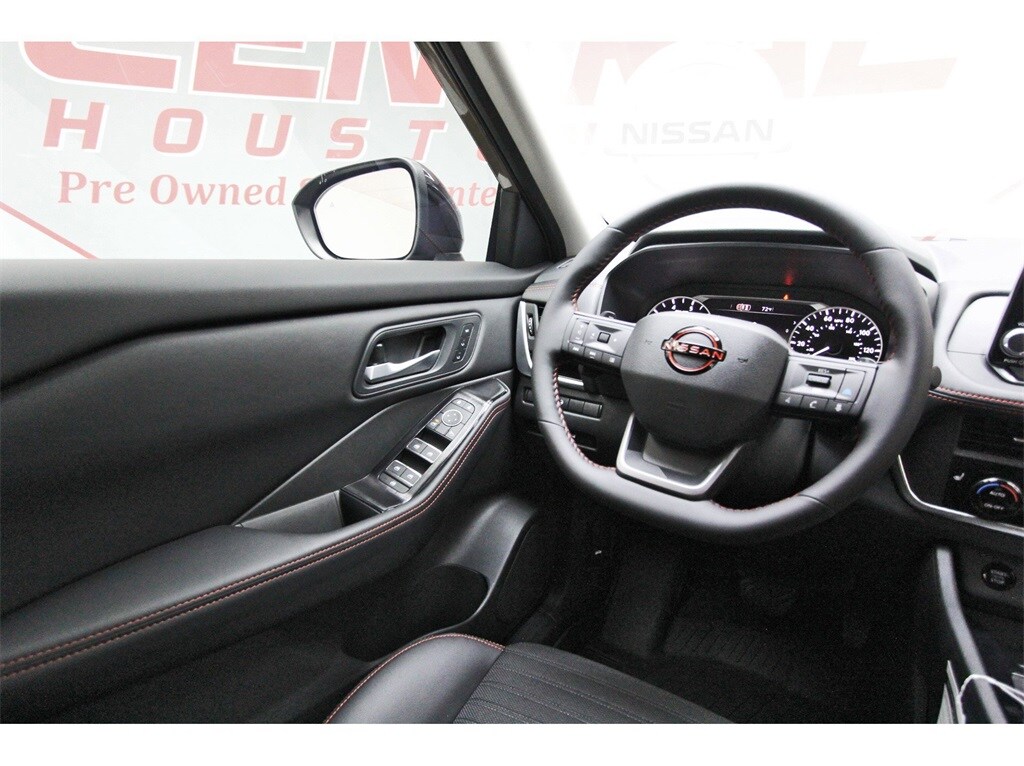 2026 Nissan Rogue SV photo 4