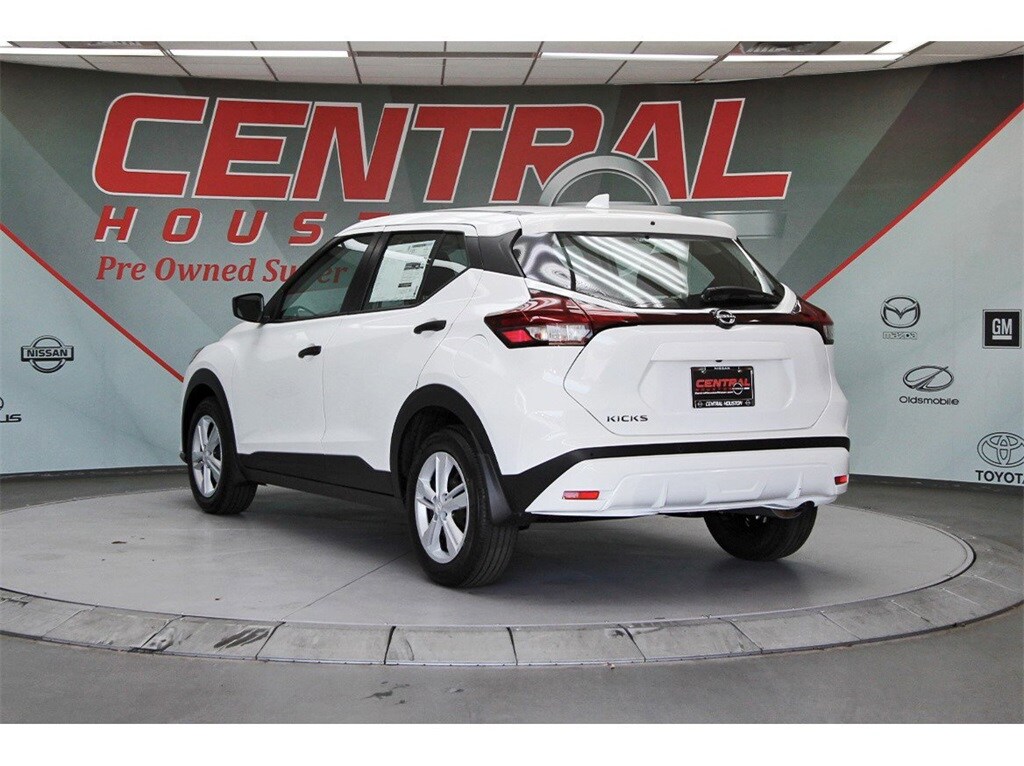 2025 Nissan Kicks Play S photo 2