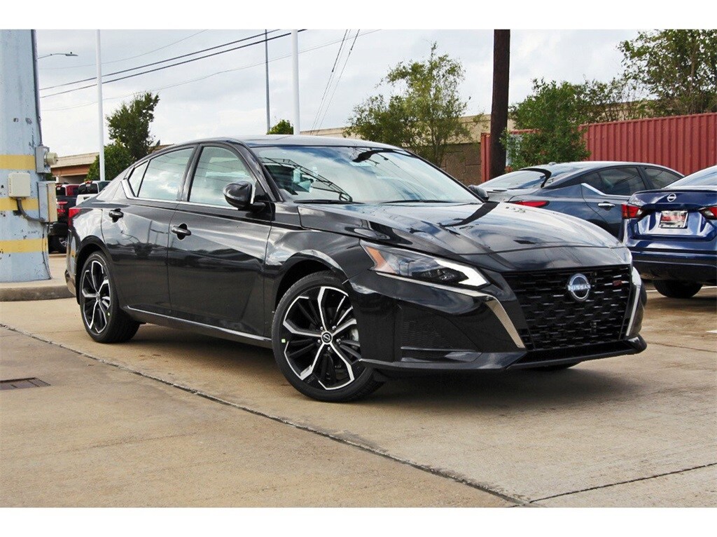 2025 Nissan Altima SR photo 2