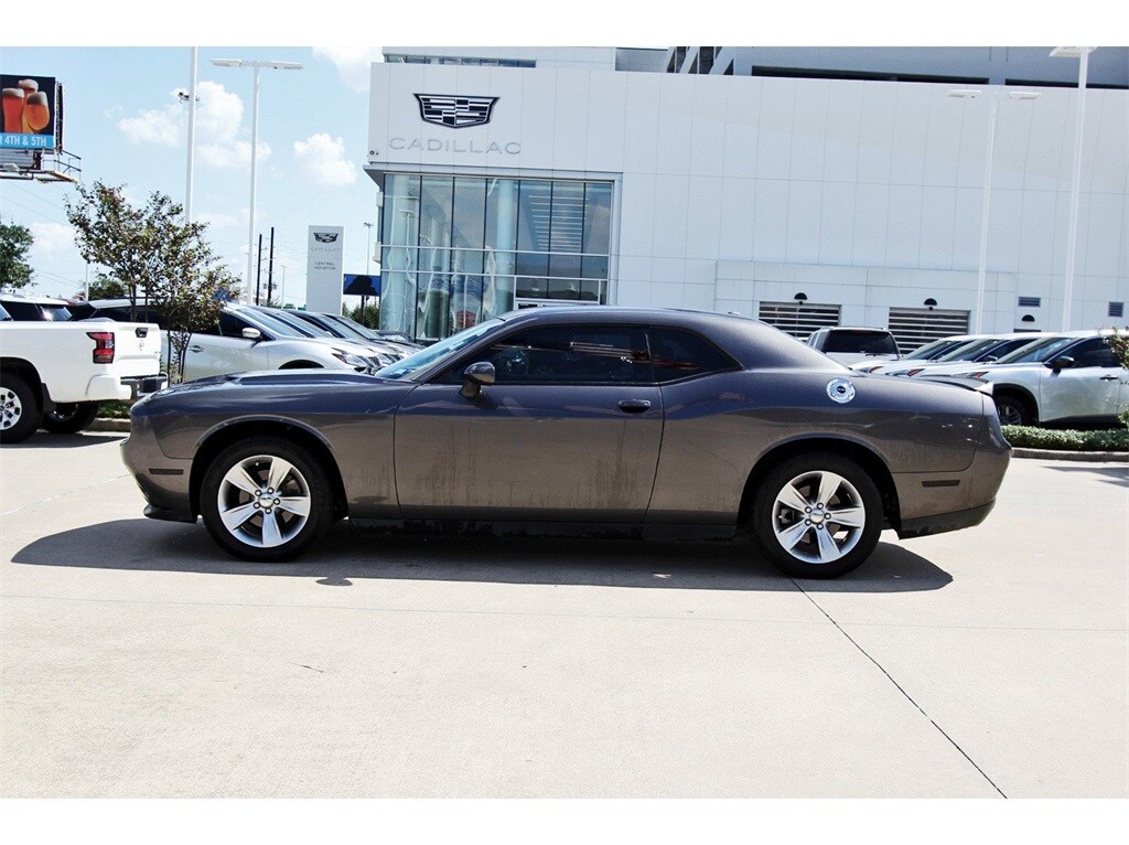 2021 Dodge Challenger SXT photo 2