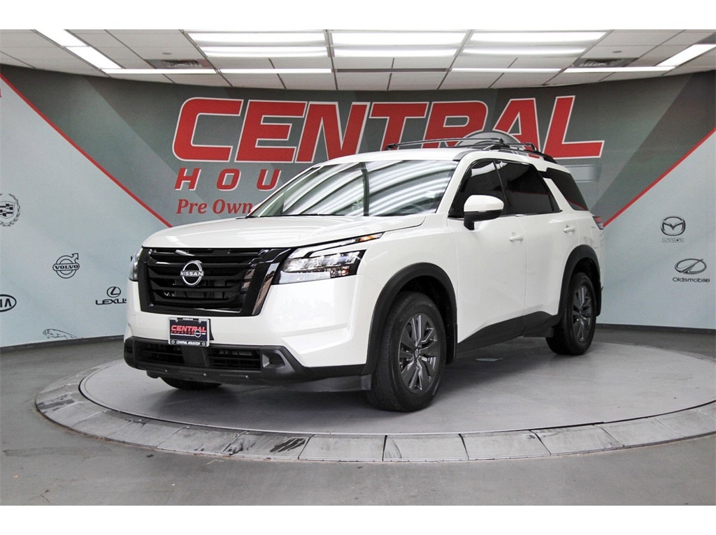 2024 Nissan Pathfinder SV photo 3