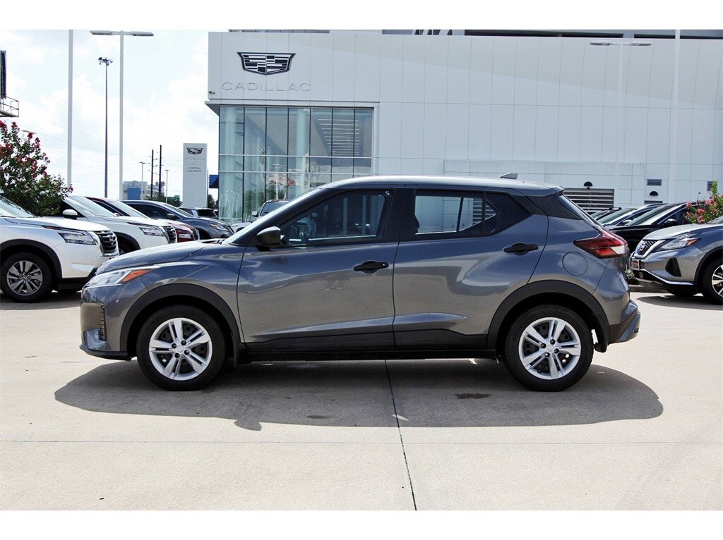 2023 Nissan Kicks S photo 3