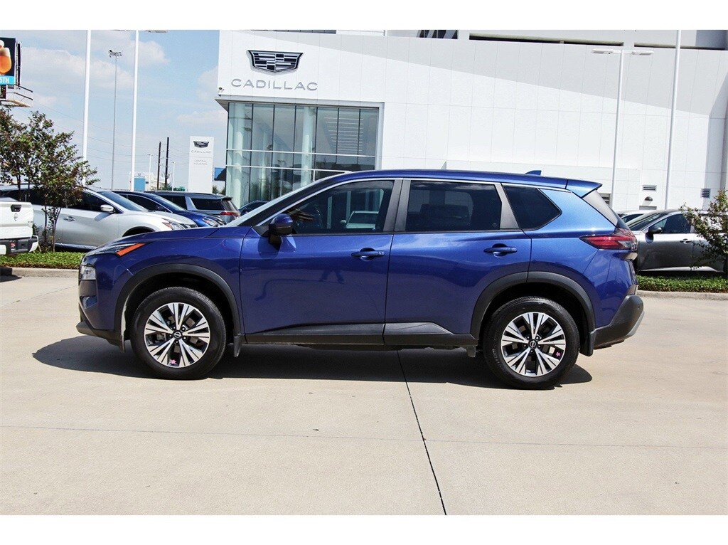 2022 Nissan Rogue SV photo 3