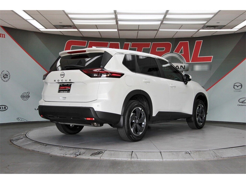 2026 Nissan Rogue SV photo 4