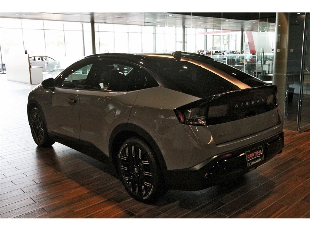 2026 Nissan Leaf photo 3