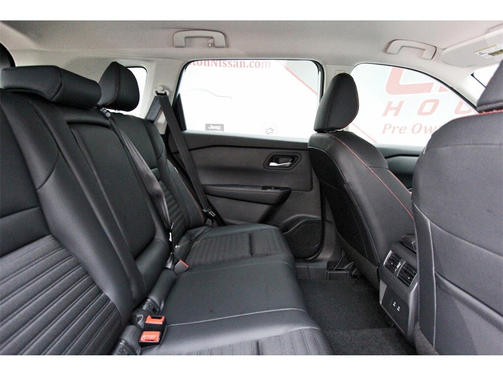 2026 Nissan Rogue SV photo 7