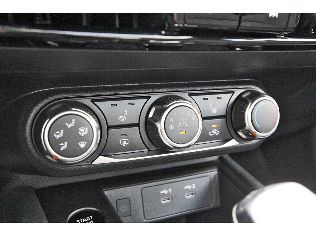 2025 Nissan Kicks SV photo 17