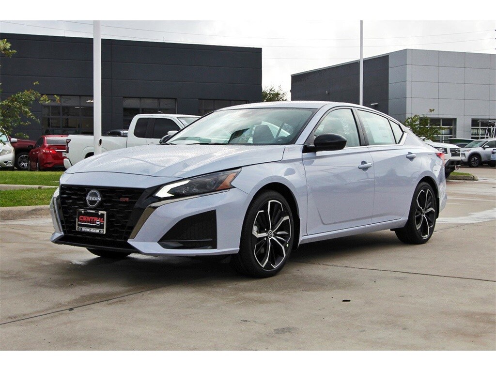 2025 Nissan Altima SR photo 3