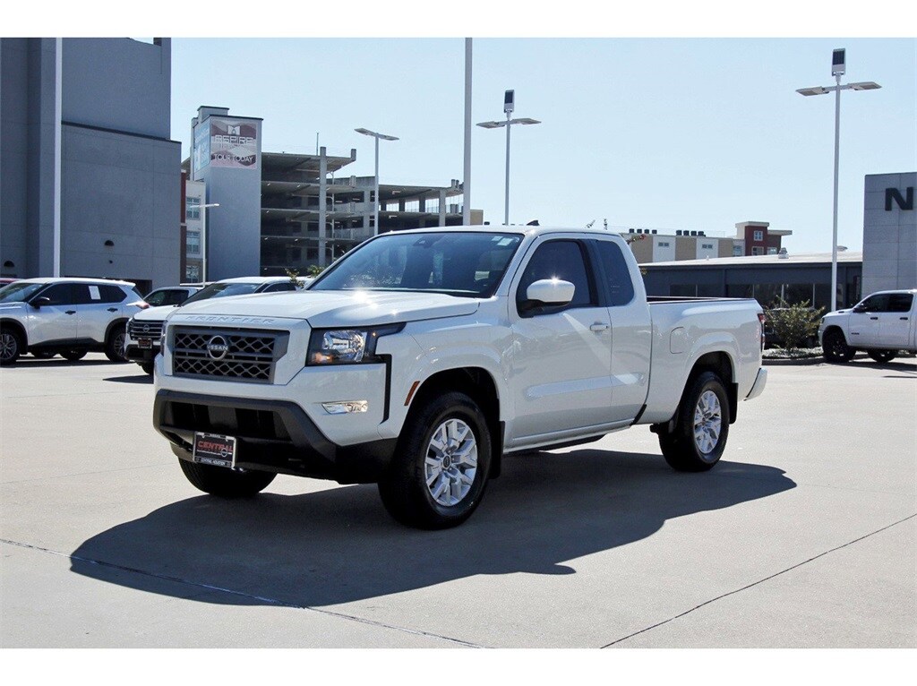 2024 Nissan Frontier SV photo 2