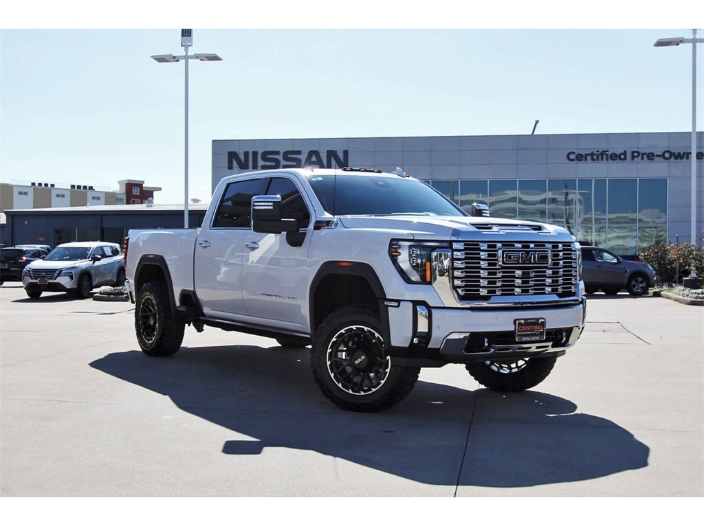2024 GMC Sierra 2500HD Denali's photo