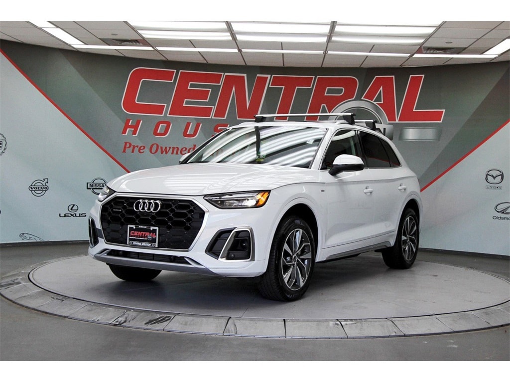 Used 2024 Audi Q5 Premium Plus with VIN WA1EAAFY5R2027129 for sale in Houston, TX