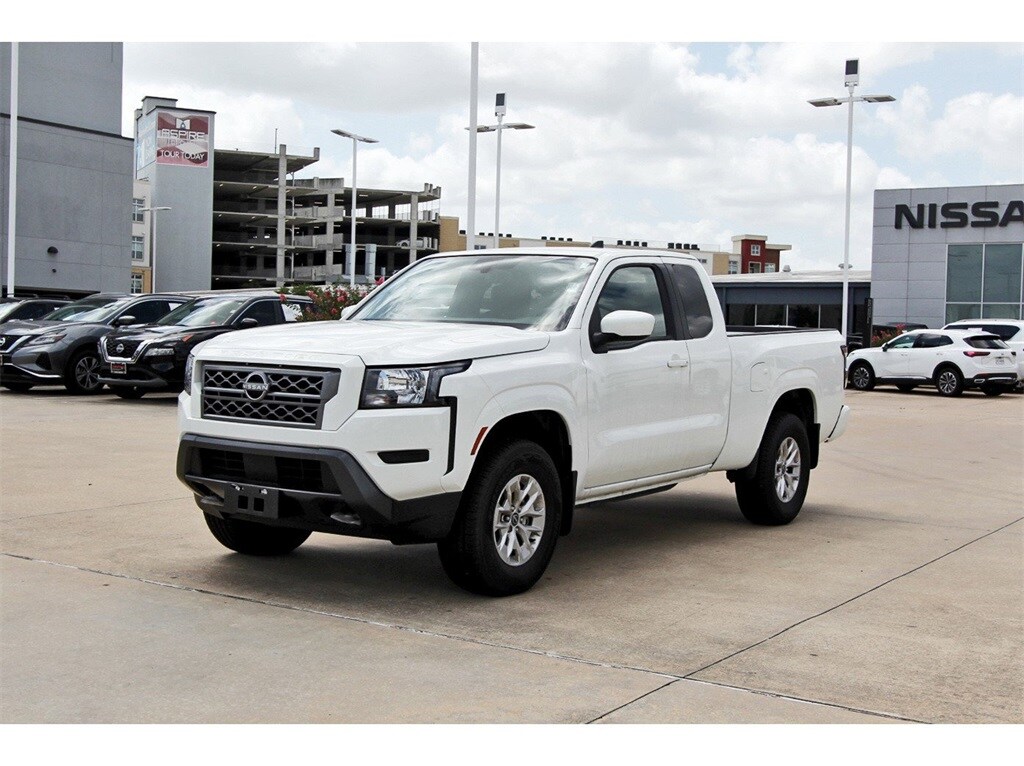 2024 Nissan Frontier SV photo 2