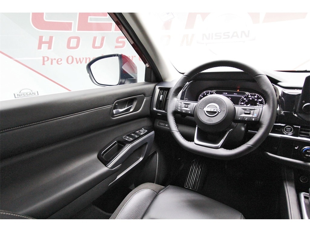 2023 Nissan Pathfinder SL photo 7