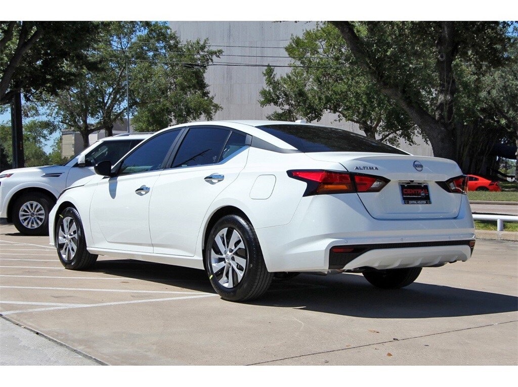 2025 Nissan Altima S photo 3