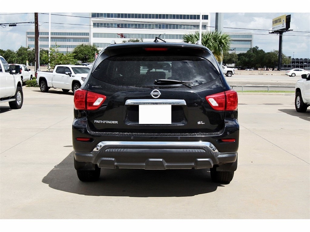 2018 Nissan Pathfinder SL photo 3