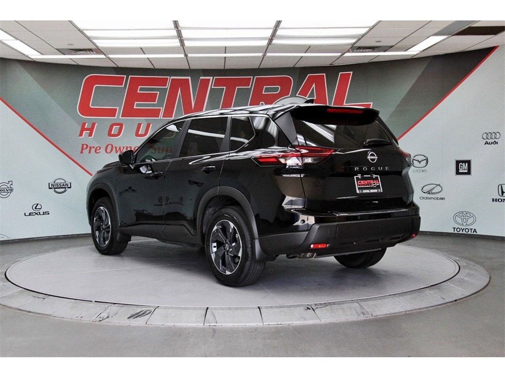 2026 Nissan Rogue SV photo 3