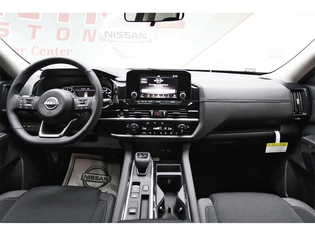 2025 Nissan Pathfinder SV photo 2