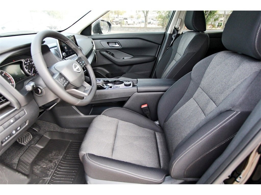 2026 Nissan Rogue SV photo 4