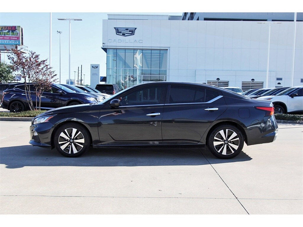 Used 2022 Nissan Altima 2.5 SV Sedan