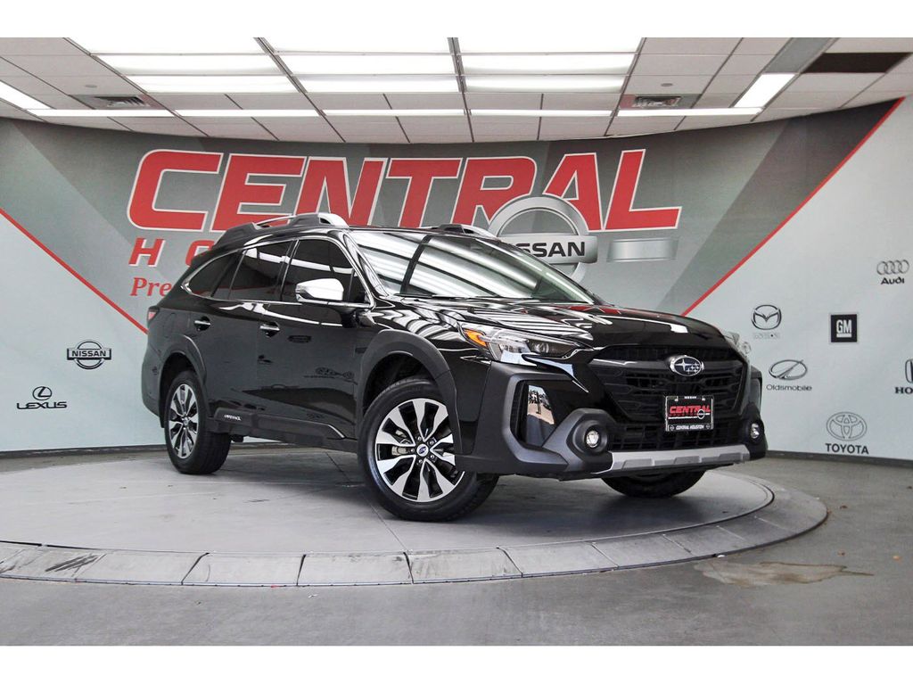 2025 Subaru Outback Touring's photo