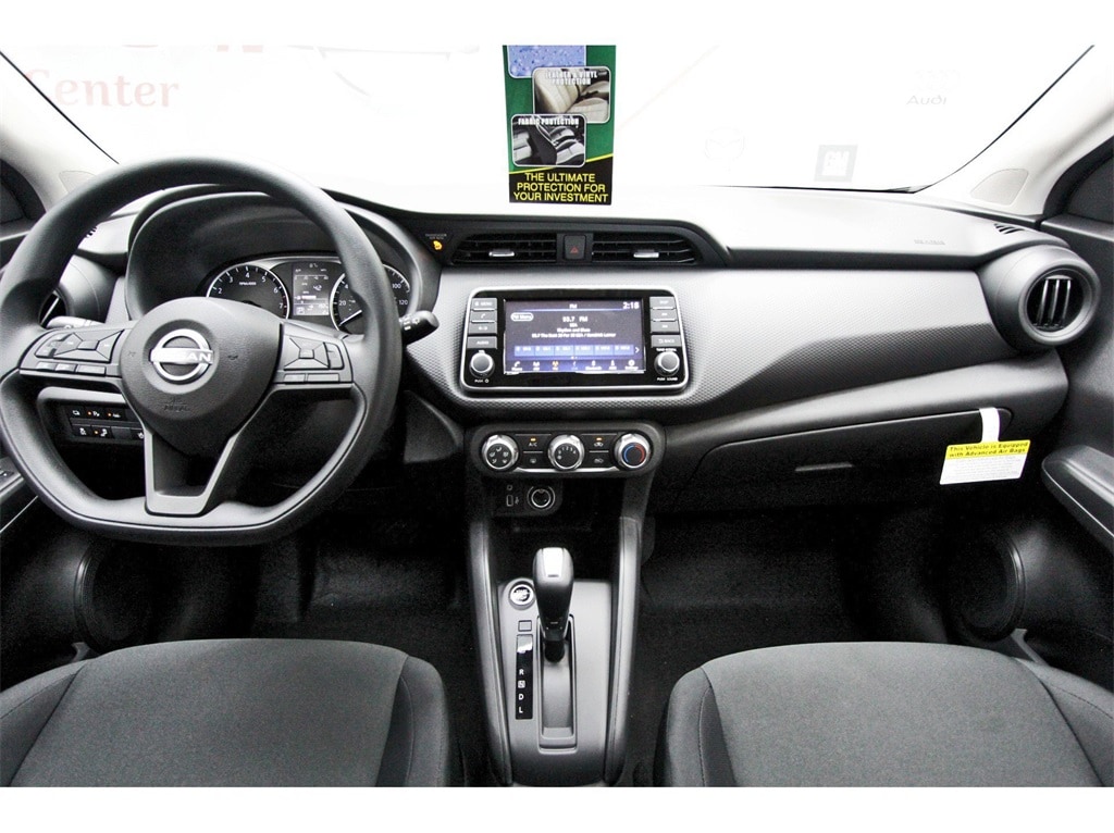 2025 Nissan Kicks Play S photo 3
