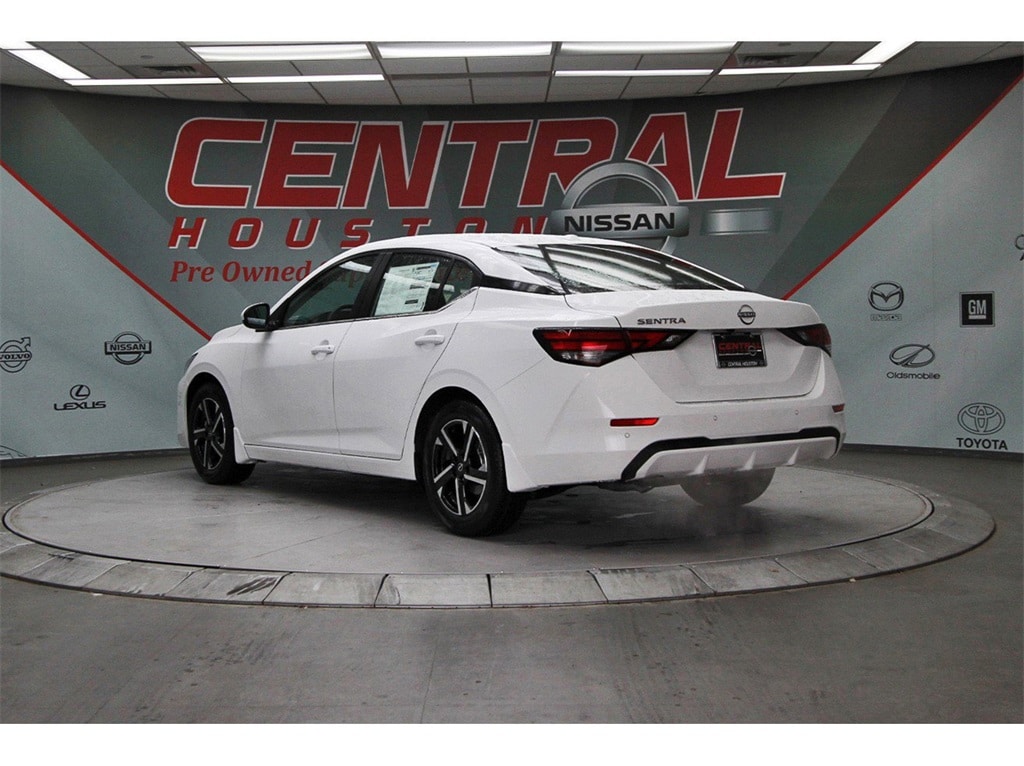 2025 Nissan Sentra SV photo 4