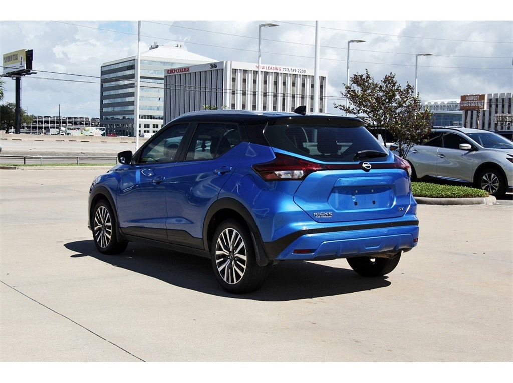2023 Nissan Kicks SV photo 3